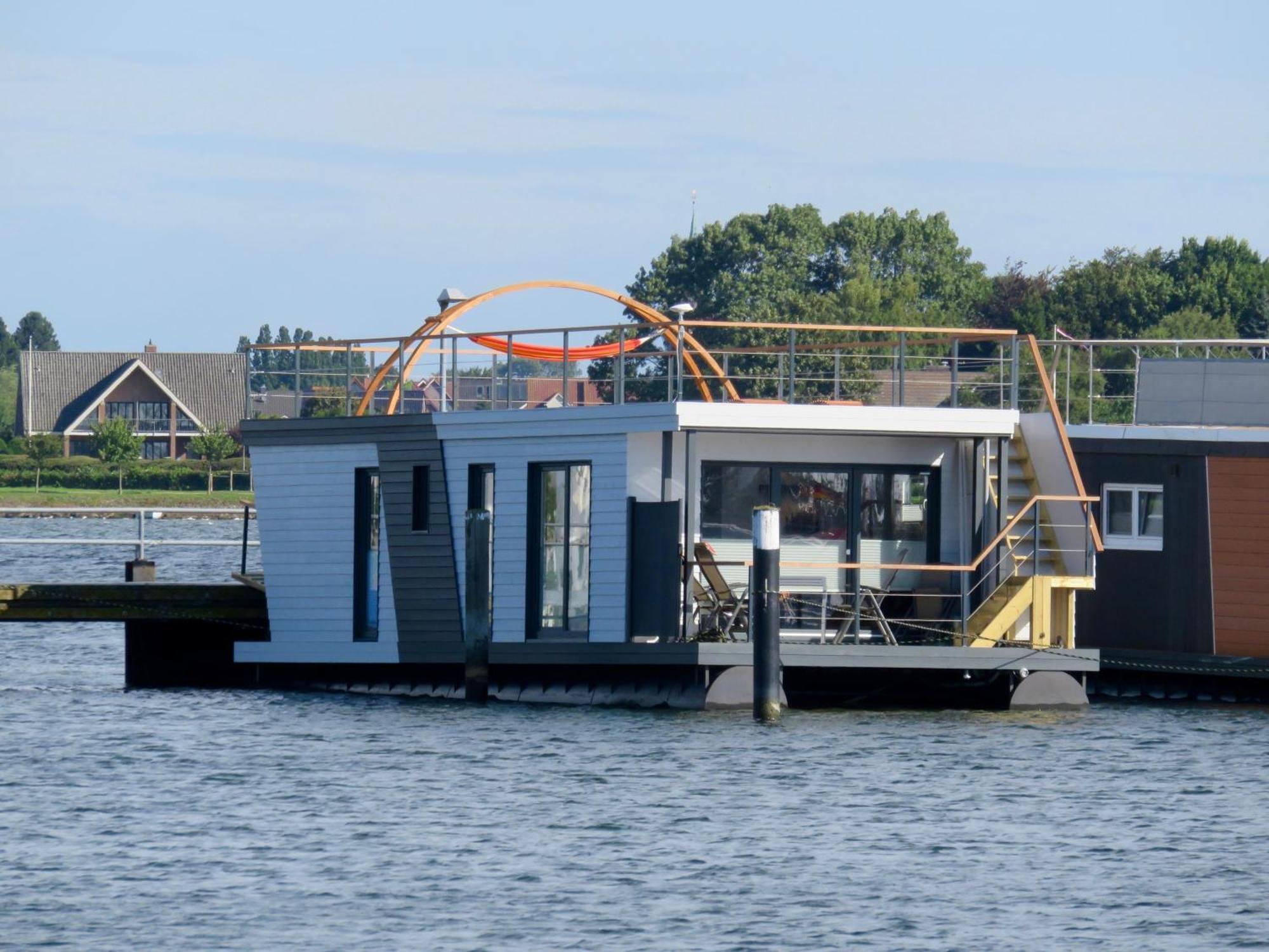 Hausboot Fehmarn Hotel Exterior photo