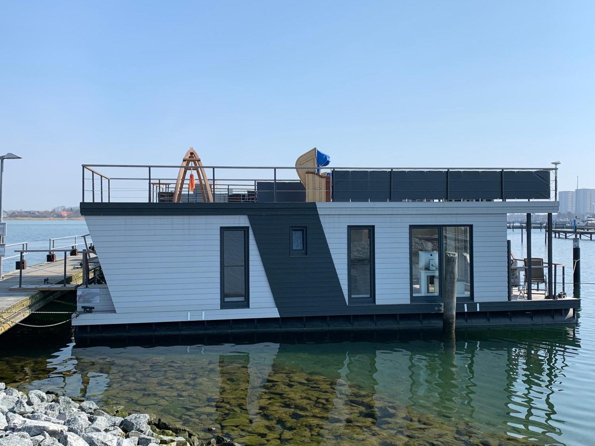 Hausboot Fehmarn Hotel Exterior photo